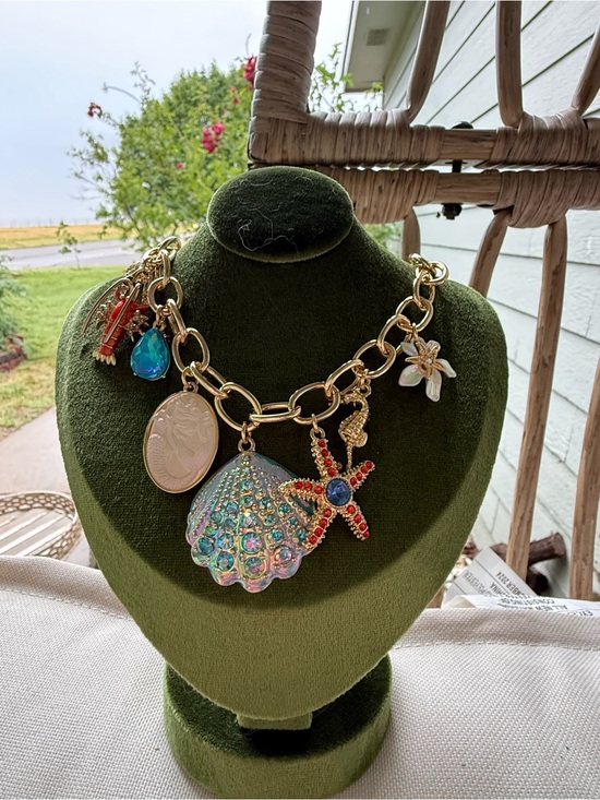 Betsey Johnson Jewelry - Betsy Johnson Gold Sea Life Charm Necklace w/ Iridescent Shell and Red Starfish